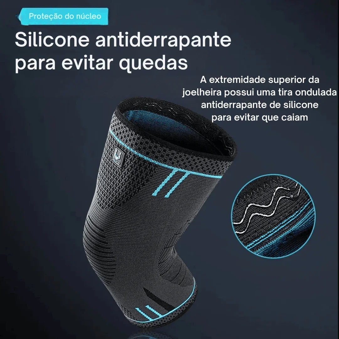 Joelheira preta com detalhes azuis, silicone antiderrapante para evitar quedas, fundo escuro.