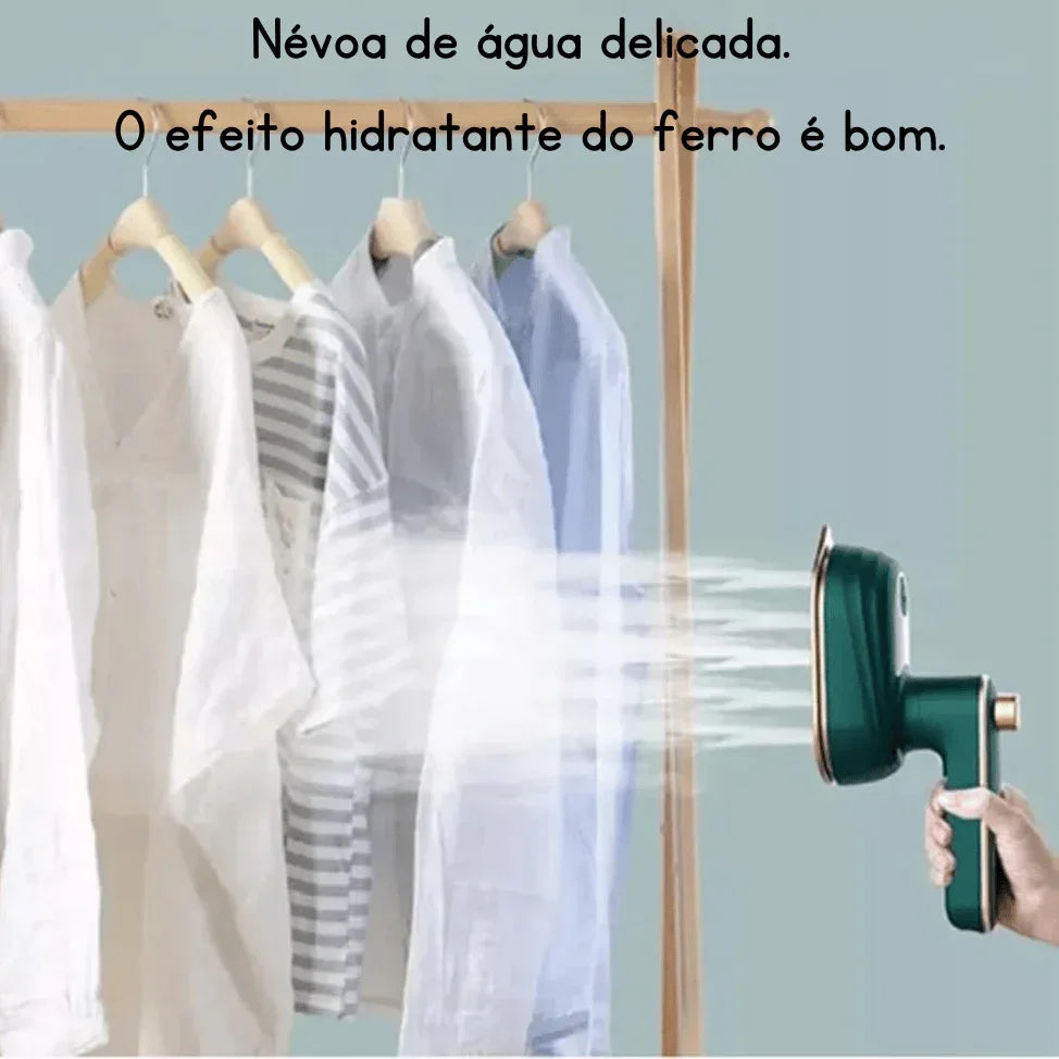 Vaporizador portátil verde soltando vapor sobre camisas penduradas em cabideiro.