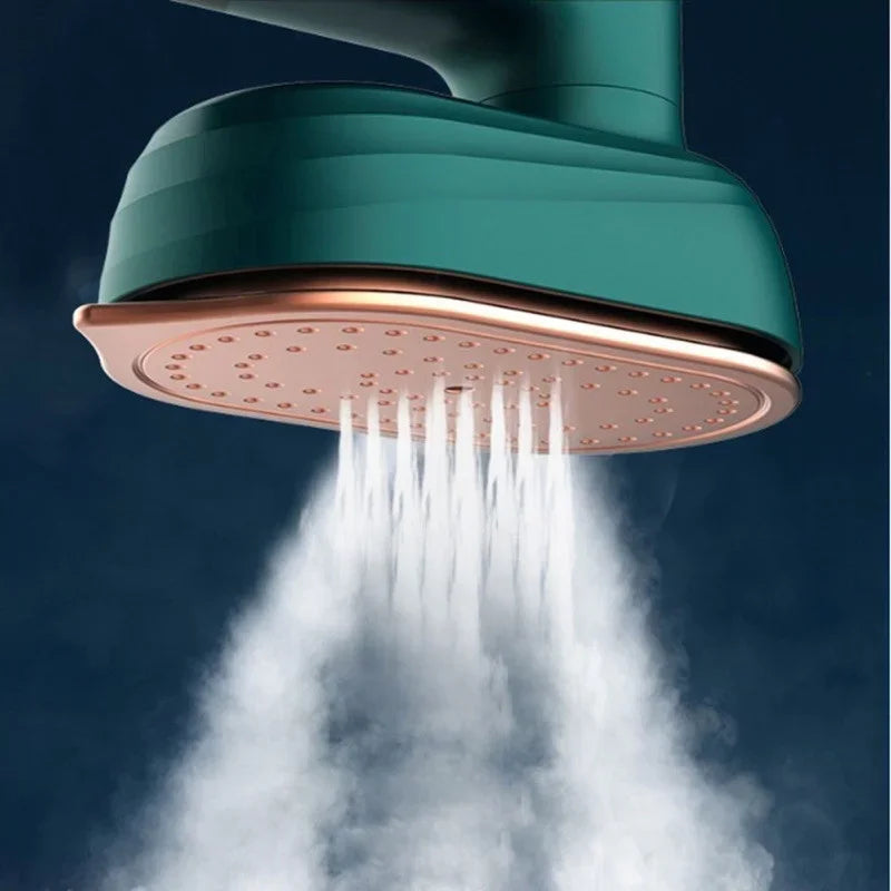 Chuveiro moderno verde com jato de água pressurizada e fundo escuro