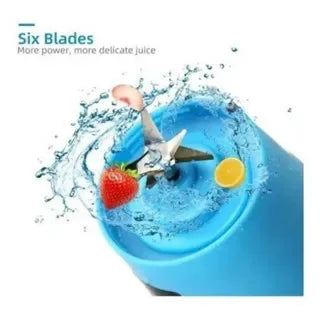 Liquidificador portátil azul com seis lâminas, morango e laranja, destaque para sucos.