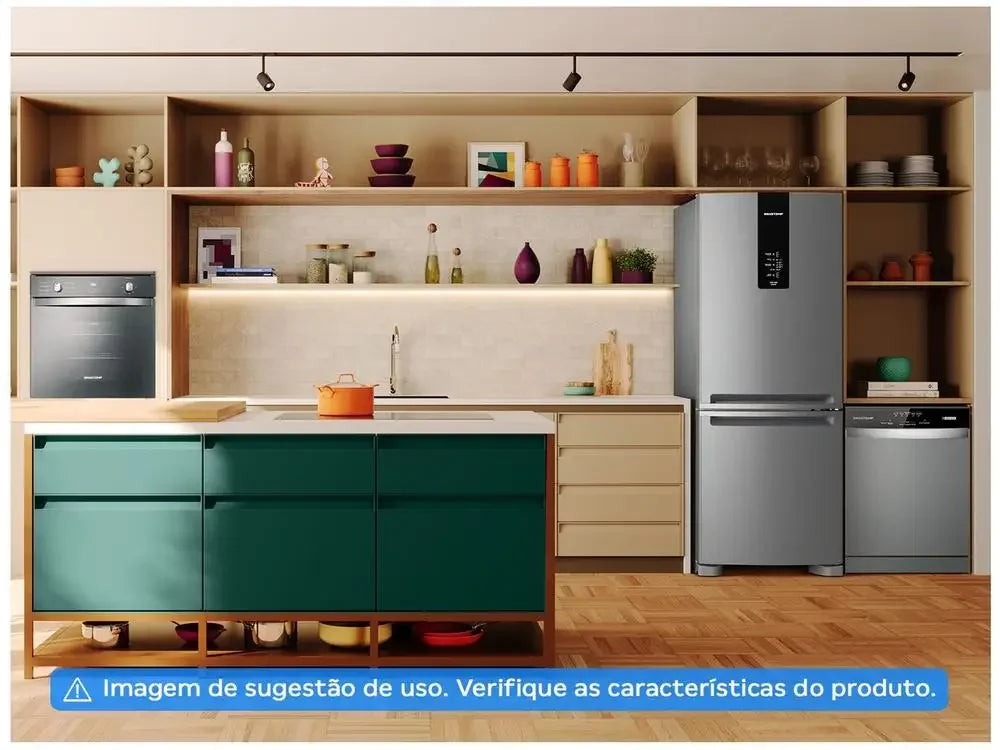 Cozinha moderna com geladeira inox, lava-louças, armários verdes e decoração minimalista.