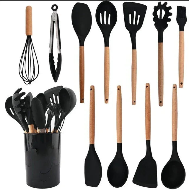 Conjunto de utensílios de cozinha em silicone preto com cabo de madeira em pote preto