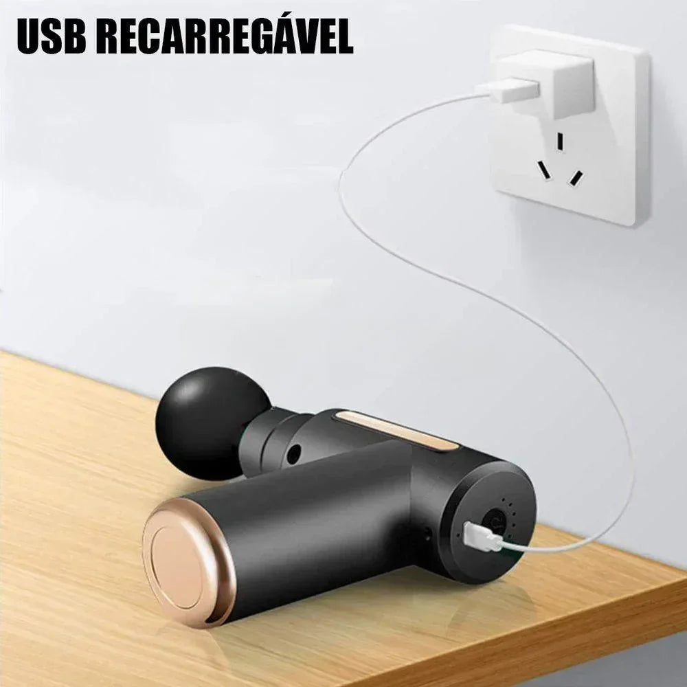 Massageador portátil preto USB recarregável em mesa conectado à tomada