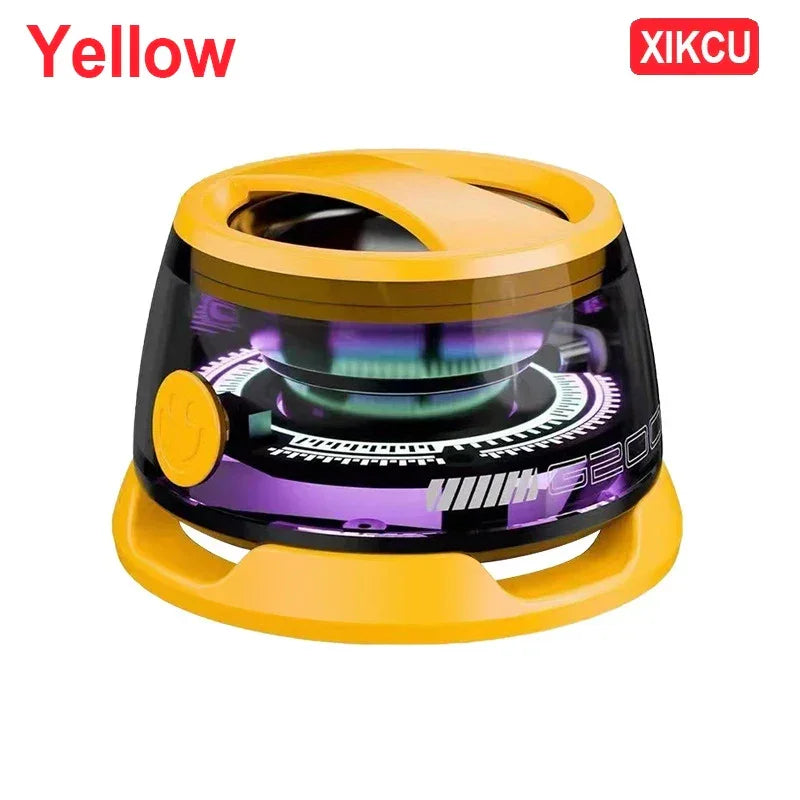 Mini alto-falante Bluetooth amarelo portátil com design moderno e detalhes em roxo, marca XIKCU.