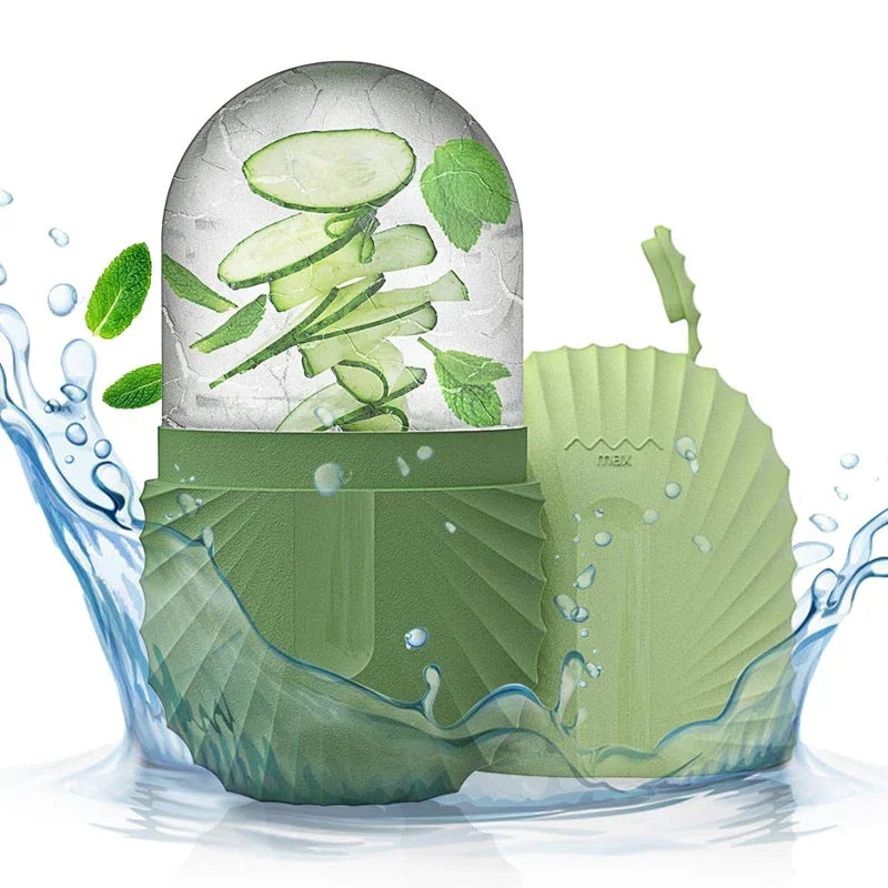Porta-gelo verde com formato de folha, gelo de pepino e hortelã, água respingando