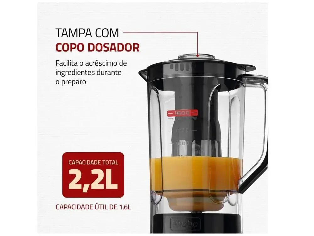 Liquidificador com tampa dosadora, capacidade total de 2,2L, líquido laranja no copo.